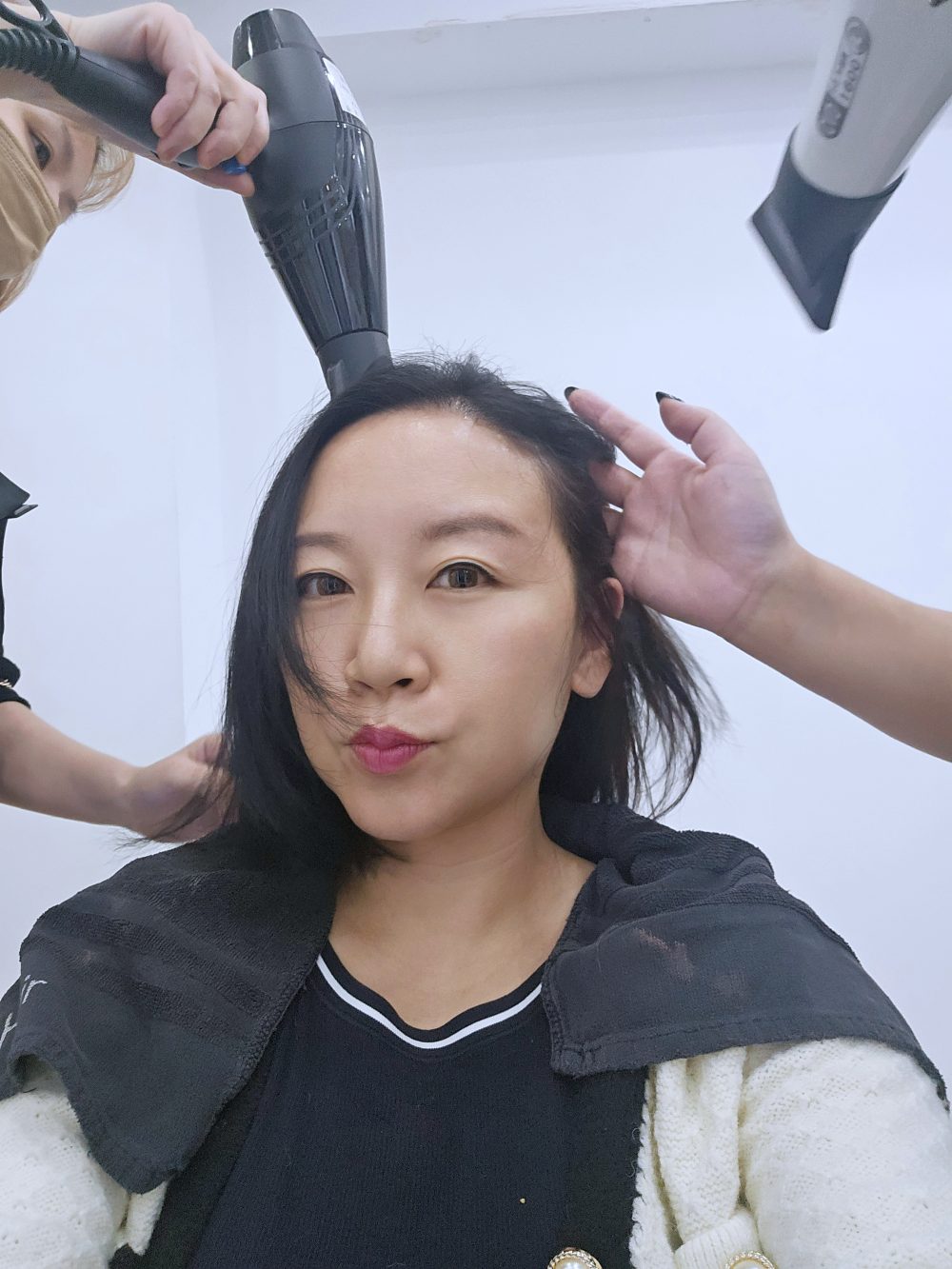 台北接髮推薦NU Hair，昆凌、郭雪芙、一隻阿圓等明星藝人都來短髮變長髮或是讓髮量變多，獲得多國專利技術，多款發明接髮
