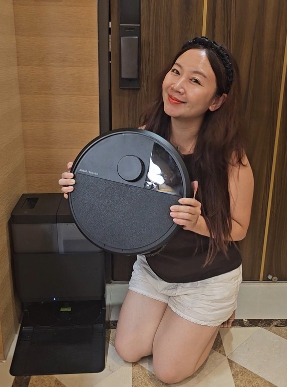 雜物多又有貓怎麼辦？iRobot Roomba Plus 405 Combo 掃拖機器人開箱！娘家養貓後的救星，滿地雜物也不怕