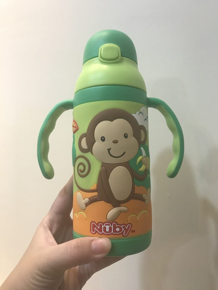 [育兒] 因為他，讓幼稚園同學搶著餵番茄喝水-推薦美國Nuby3D超輕量不銹鋼真空保溫杯