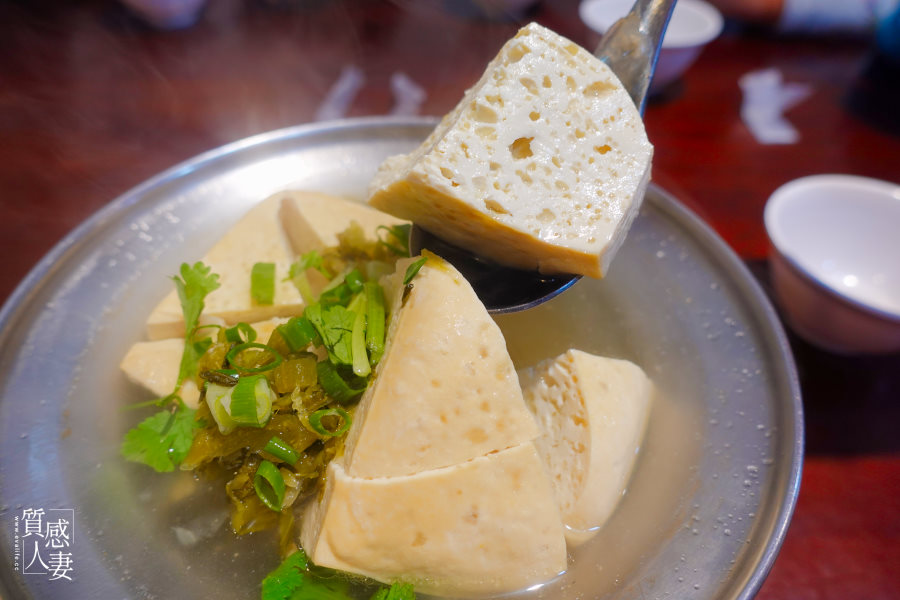 在地人推薦麻辣臭豆腐！ 在古蹟用餐的「深坑老地方臭豆腐美食」是在地鄉親最愛之一