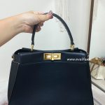 閱讀文章： Fendi Peekaboo 開箱，14萬的精品包買了真的覺得人生要有他