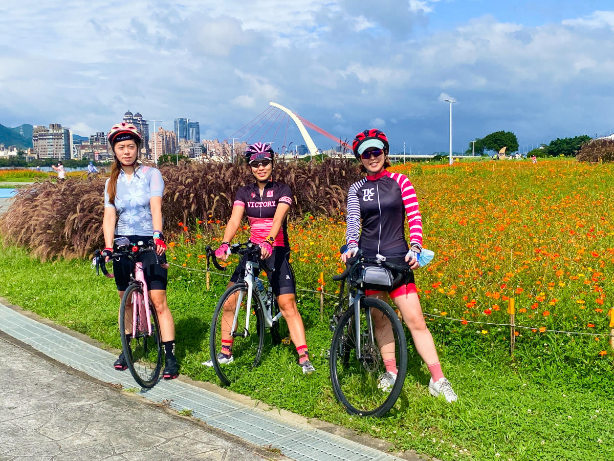 松山機場觀景台，台北免費親子景點免門票，搭捷運就能來看飛機起降，還有可愛3D彩繪牆（內附開放時間）