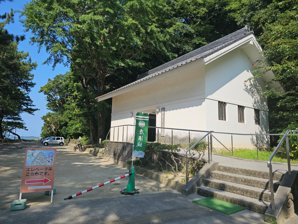 九州佐賀景點推薦｜搭電梯登上百年唐津城，日本100名城，交通資訊、票價、參觀心得、附近景點與美食