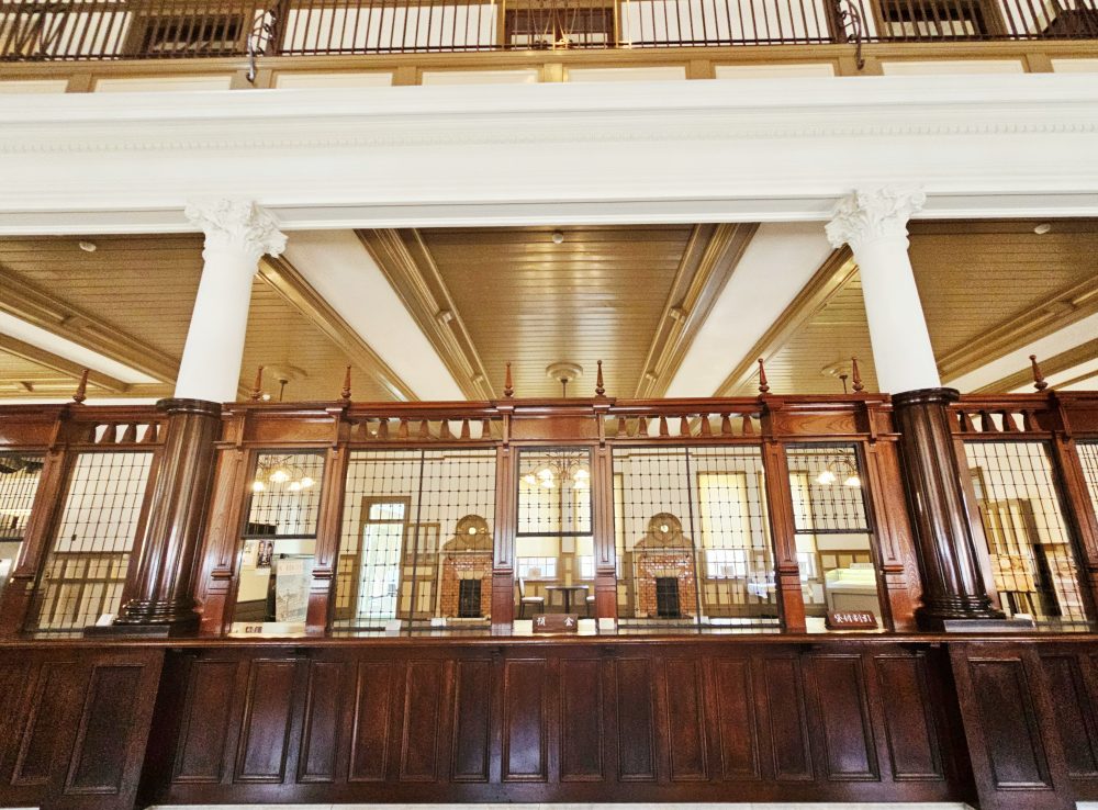 【佐賀唐津免費景點】舊唐津銀行(辰野金吾記念館)很值得去!居然有一億日圓可以搬,超棒的親子體驗 【佐賀唐津免費景點】舊唐津銀行(辰野金吾記念館)很值得去!居然有一億日圓可以搬,超棒的親子體驗