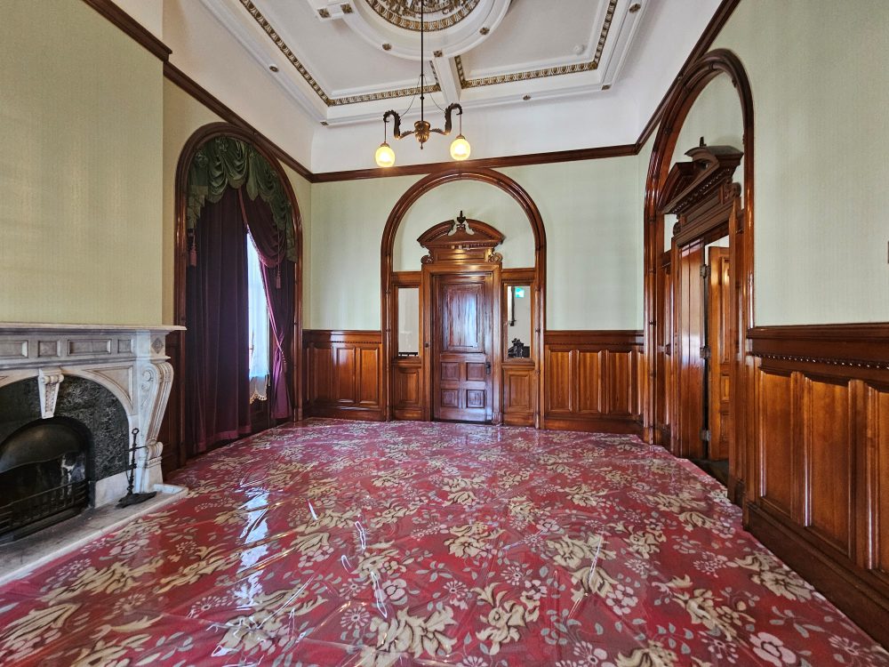 【佐賀唐津免費景點】舊唐津銀行（辰野金吾記念館）很值得去！居然有一億日圓可以搬，超棒的親子體驗