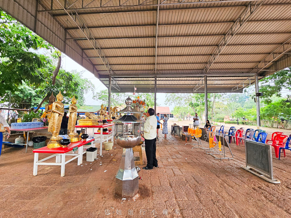 泰國安帕瓦樹中廟Wat Bang Kung，參拜大佛貼金箔， 泰國十大靈廟之一！順遊附近景點鄭王像、娜娜廟、泰拳公園