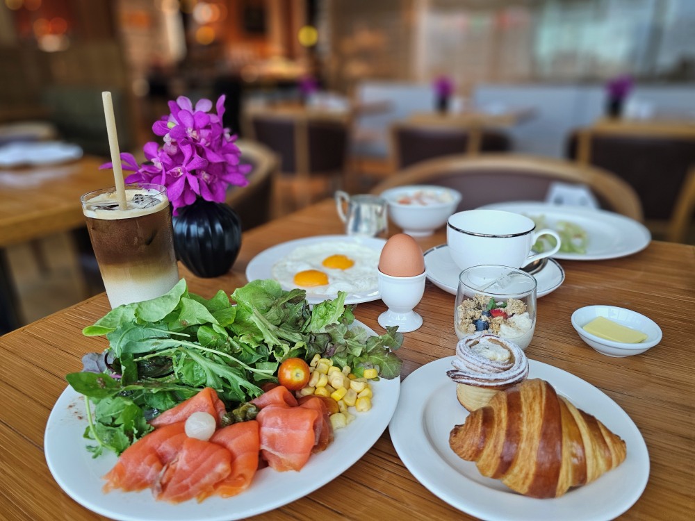 曼谷君悅酒店(Grand Hyatt Erawan Bangkok)評價,17樓「Grand Club Lounge 行政酒廊」分享,全天候免費供應早餐、茶點,晚上happy hour小酌怡情超happy 曼谷君悅酒店(Grand Hyatt Erawan Bangkok)評價,17樓「Grand Club Lounge 行政酒廊」分享,全天候免費供應早餐、茶點,晚上happy hour小酌怡情超happy