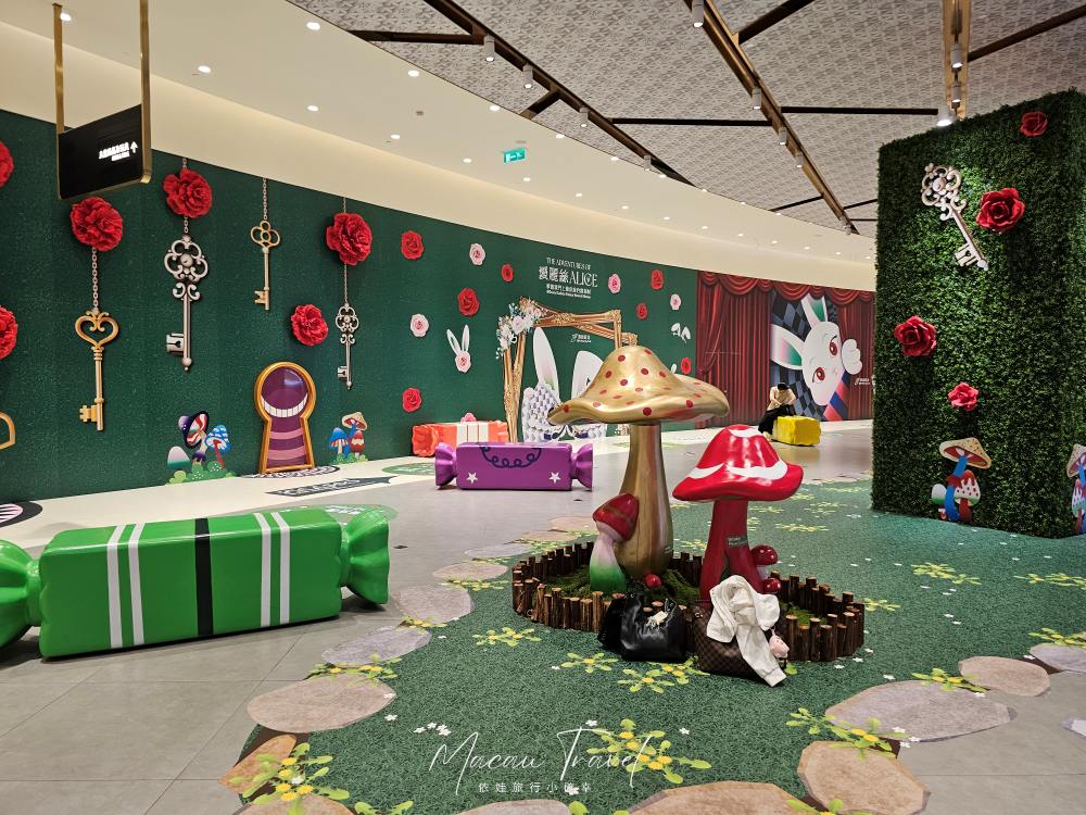 2025 澳門暑假限定旅遊行程｜ 上葡京綜合度假村 看「愛麗絲夢遊澳門上葡京」芭蕾舞秀，跟著白兔先生進入愛麗絲的奇幻世界～超可愛主題讓你拍不完～
