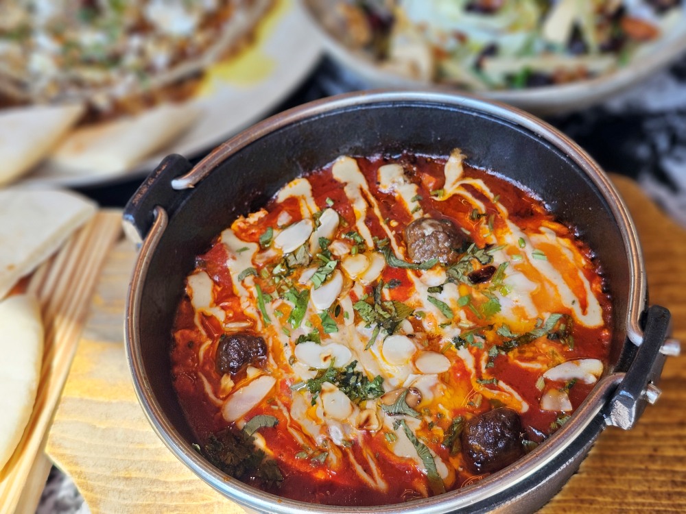 三井outlet美食推薦吐司利亞TOASTERiA CAFE，地中海料理健康無負擔，水池美景、親子寵物友善