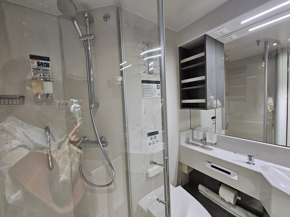 2026 地中海郵輪「榮耀號 (MSC Bellissima)」評價，親子行程推薦獨家樂高樂園、亞歷桑那水上樂園，心得就是太好玩啦～