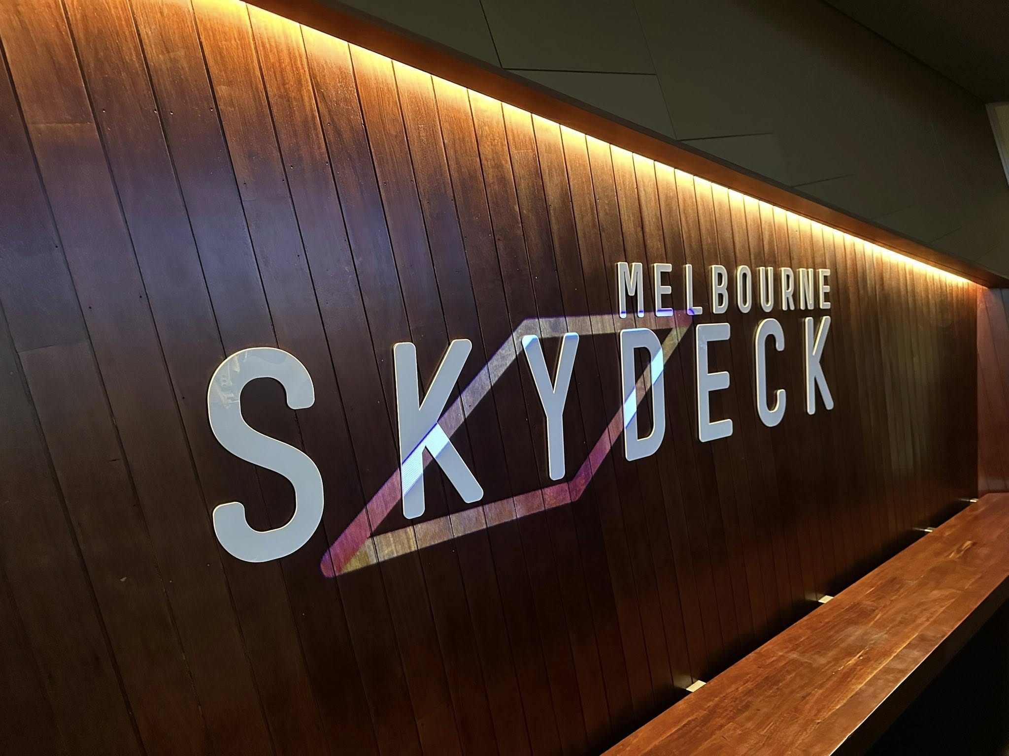 澳洲包車自由行95折爽玩墨爾本、雪梨、布里斯本，推薦里澳旅遊中文司機好溝通費用還可以打折，客製化行程暢遊秘境，還是豪華 Mercedes-Benz接送