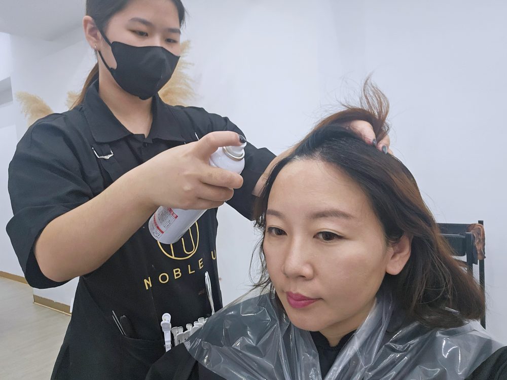 台北接髮推薦NU Hair，昆凌、郭雪芙、一隻阿圓等明星藝人都來短髮變長髮或是讓髮量變多，獲得多國專利技術，多款發明接髮