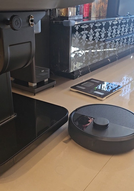 雜物多又有貓怎麼辦？iRobot Roomba Plus 405 Combo 掃拖機器人開箱！娘家養貓後的救星，滿地雜物也不怕