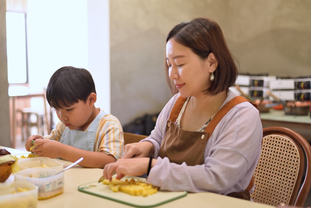 宜蘭DIY果醬課程與伴手禮推薦，青菓邸舍甜品坊英國得獎品牌，適合親子一起做金棗、鳳梨、百香果、磅蛋糕禮盒