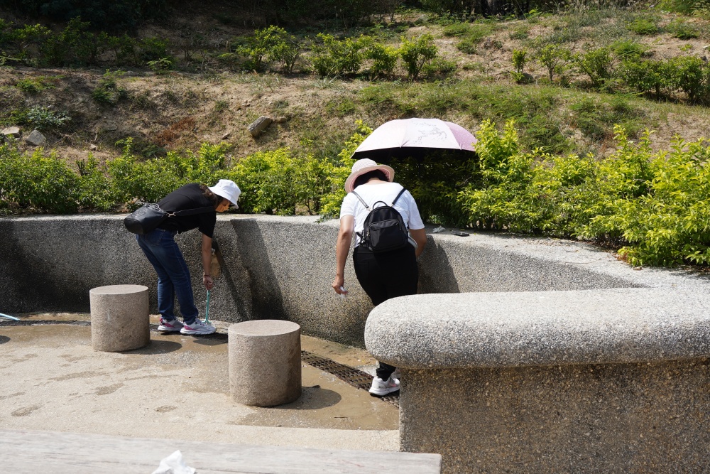 金門建功嶼夕陽美景免費景點，「金門的摩西分海」走在海上步道和牡蠣人裝置藝術拍美照，還有鱟與招潮蟹濕地生態