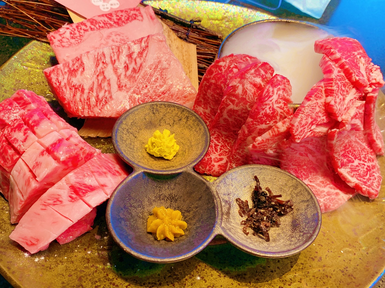 高雄前鎮高級燒肉餐廳推薦，碳佐麻里精品燒肉 高雄時代店，好適合約會慶生