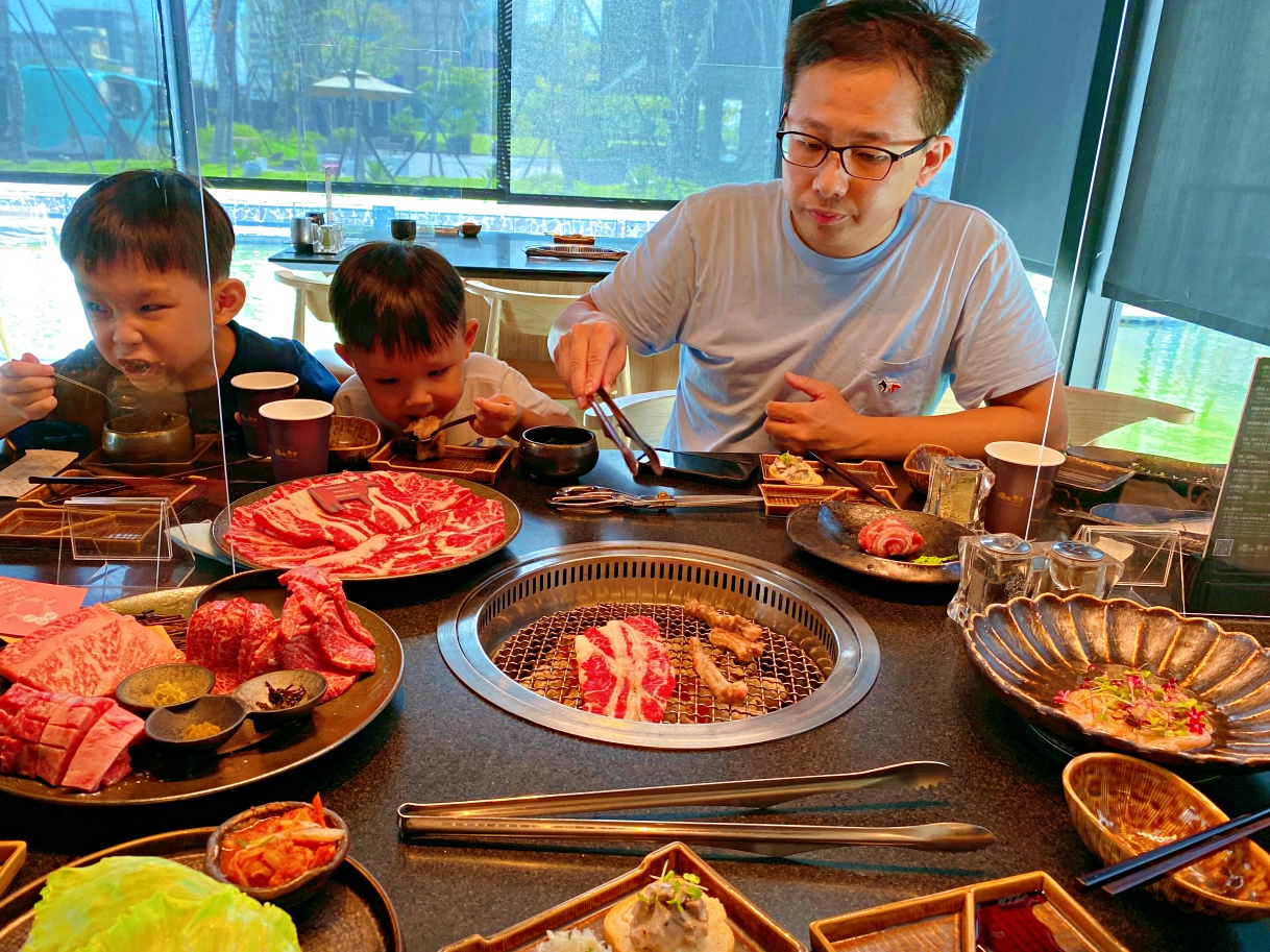 高雄前鎮高級燒肉餐廳推薦，碳佐麻里精品燒肉 高雄時代店，好適合約會慶生