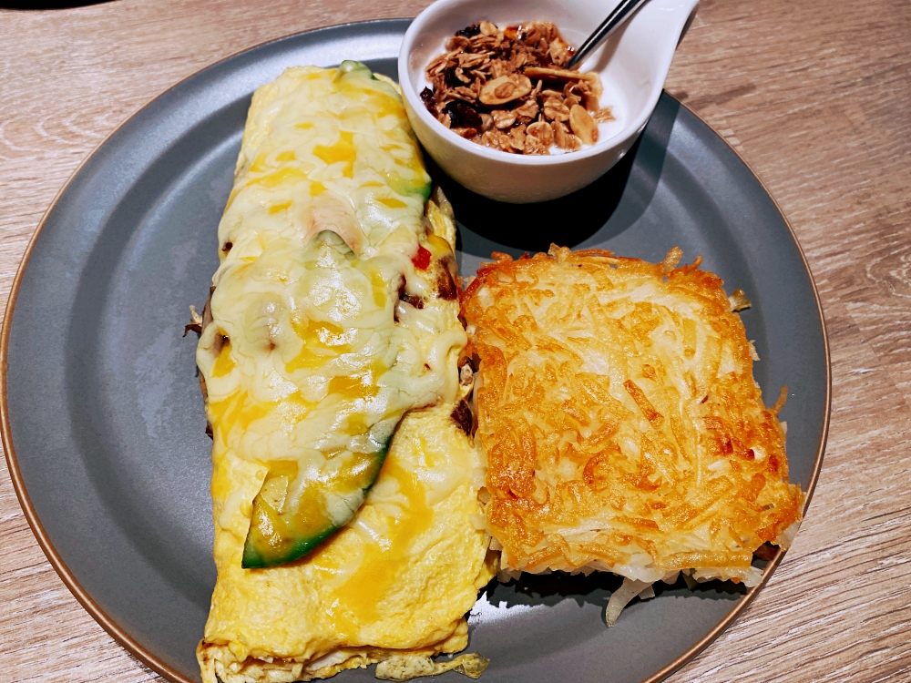 台北市信義區美食推薦 Ｍ one Cafe A11，都市叢林裡的渡假風質感早午餐，咖啡可無限續杯！（內附菜單）