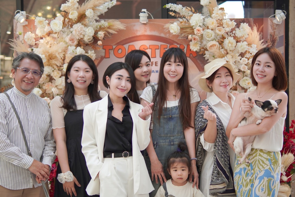 三井outlet美食推薦吐司利亞TOASTERiA CAFE，地中海料理健康無負擔，水池美景、親子寵物友善