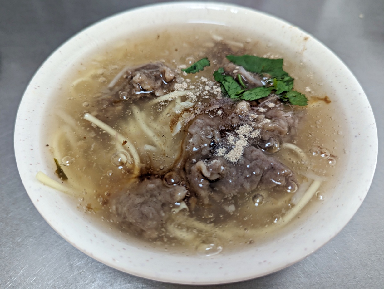 高雄鼓山美食推薦，60年老店「萬全肉圓」就在哈瑪星站附近，冒煙的現蒸Q彈肉圓，最在地的早午餐選擇