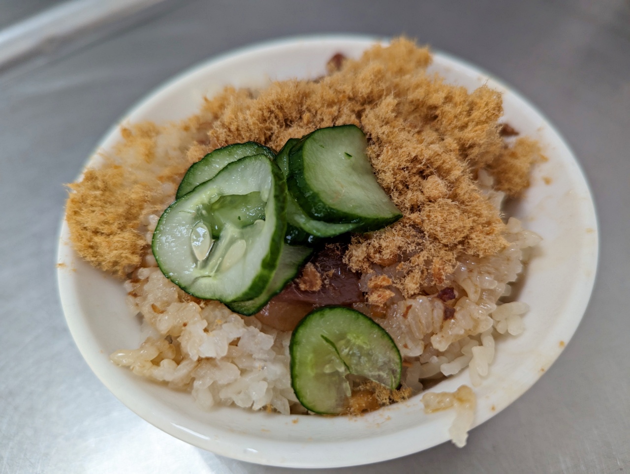 高雄鼓山美食推薦，60年老店「萬全肉圓」就在哈瑪星站附近，冒煙的現蒸Q彈肉圓，最在地的早午餐選擇