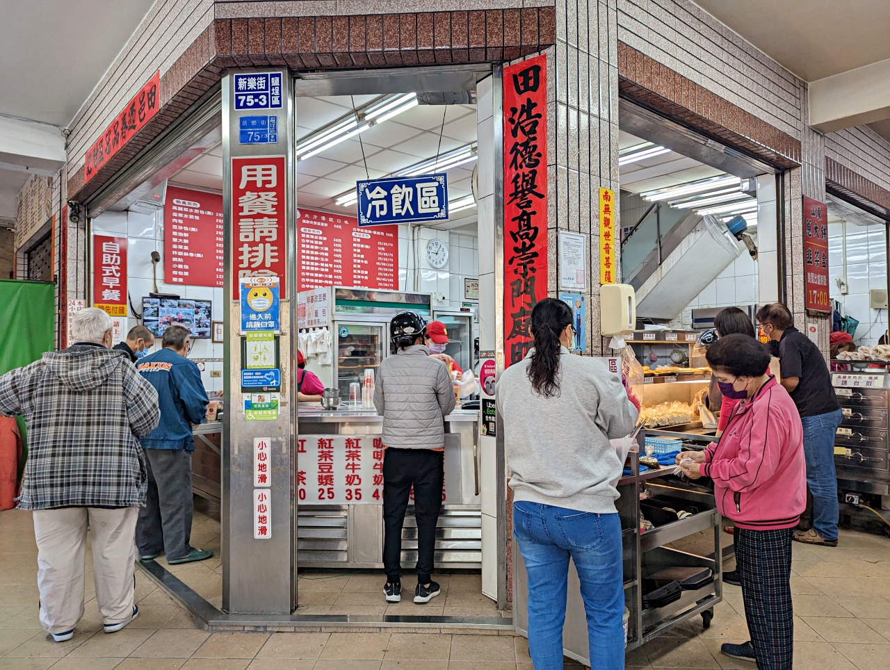 高雄鹽埕早餐推薦，40年老店田記豆漿總店，戴資穎愛吃的古早味蛋餅、雙蛋薄皮蛋餅、韭菜水煎包以及紅茶豆漿（菜單）