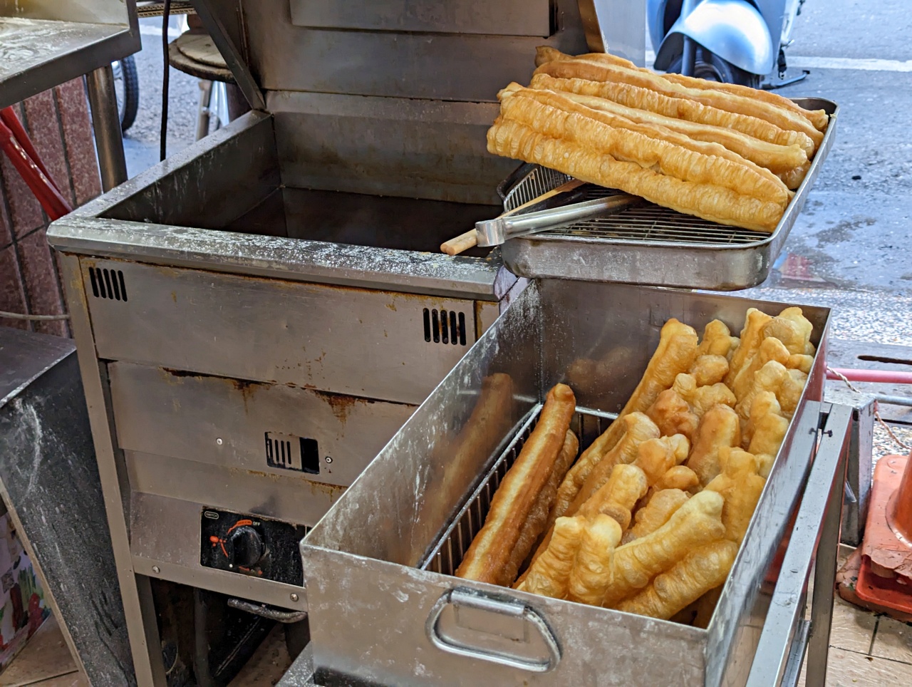 高雄鹽埕早餐推薦，40年老店田記豆漿總店，戴資穎愛吃的古早味蛋餅、雙蛋薄皮蛋餅、韭菜水煎包以及紅茶豆漿（菜單）