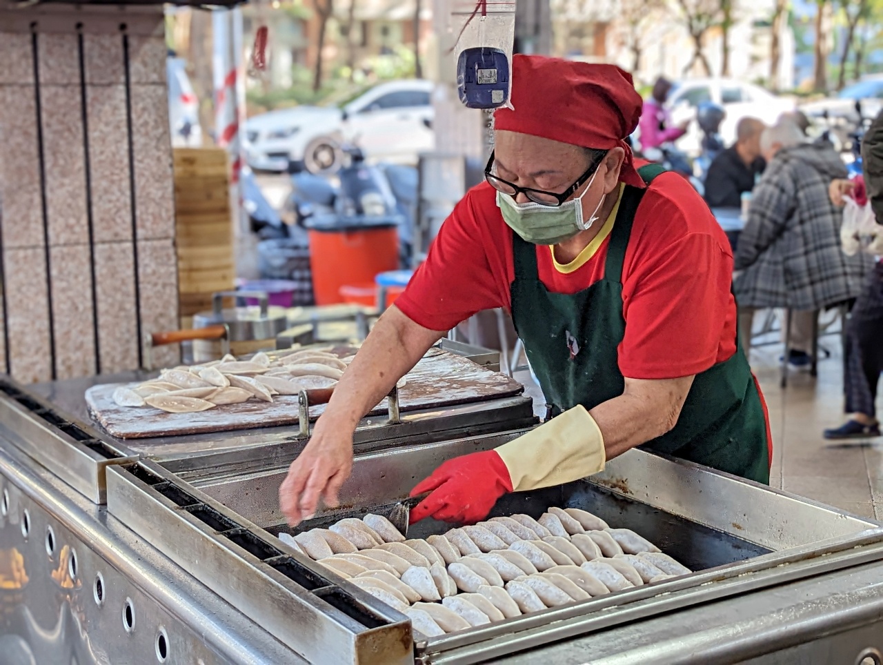 高雄鹽埕早餐推薦，40年老店田記豆漿總店，戴資穎愛吃的古早味蛋餅、雙蛋薄皮蛋餅、韭菜水煎包以及紅茶豆漿（菜單）