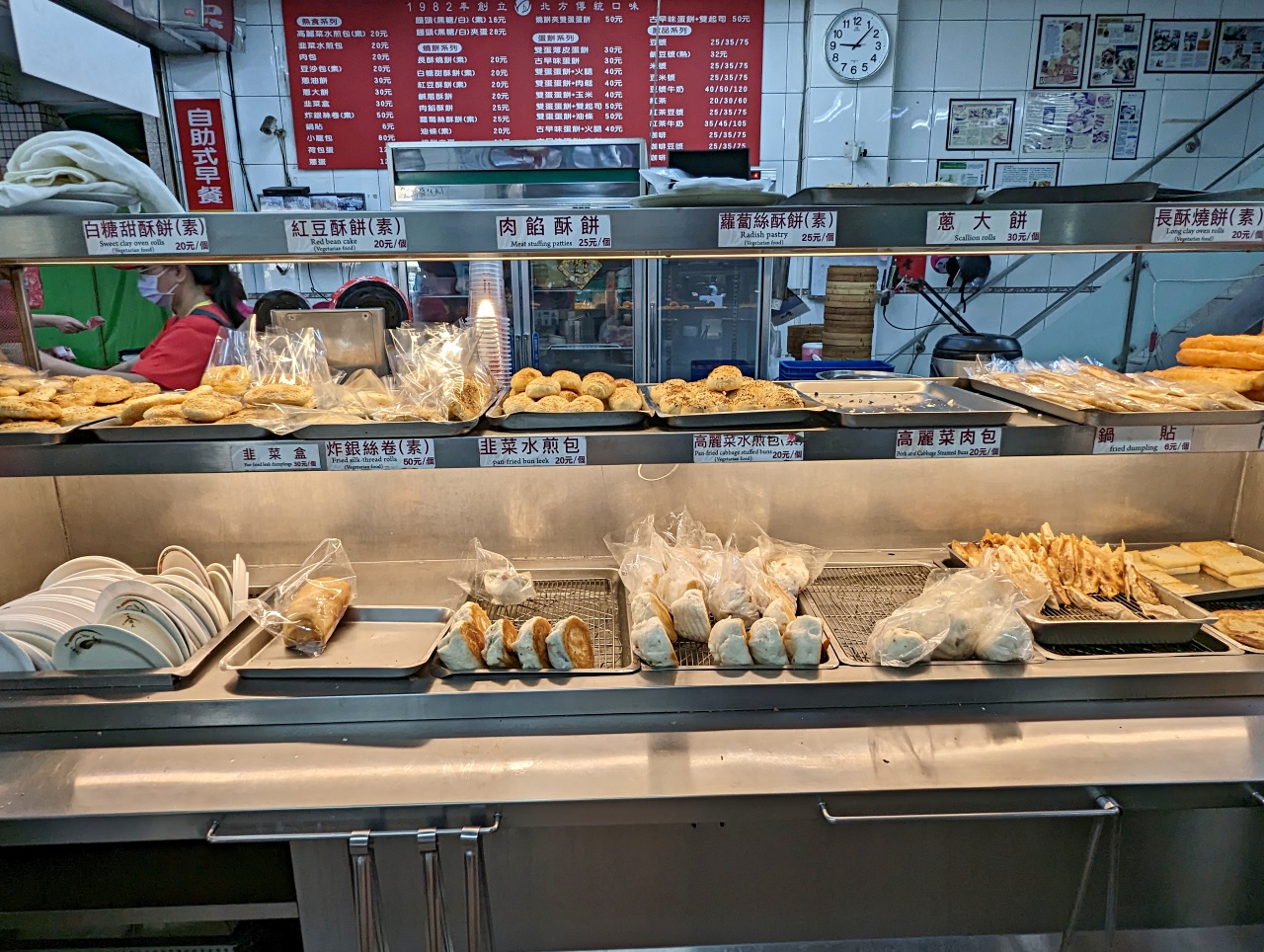高雄鹽埕早餐推薦，40年老店田記豆漿總店，戴資穎愛吃的古早味蛋餅、雙蛋薄皮蛋餅、韭菜水煎包以及紅茶豆漿（菜單）