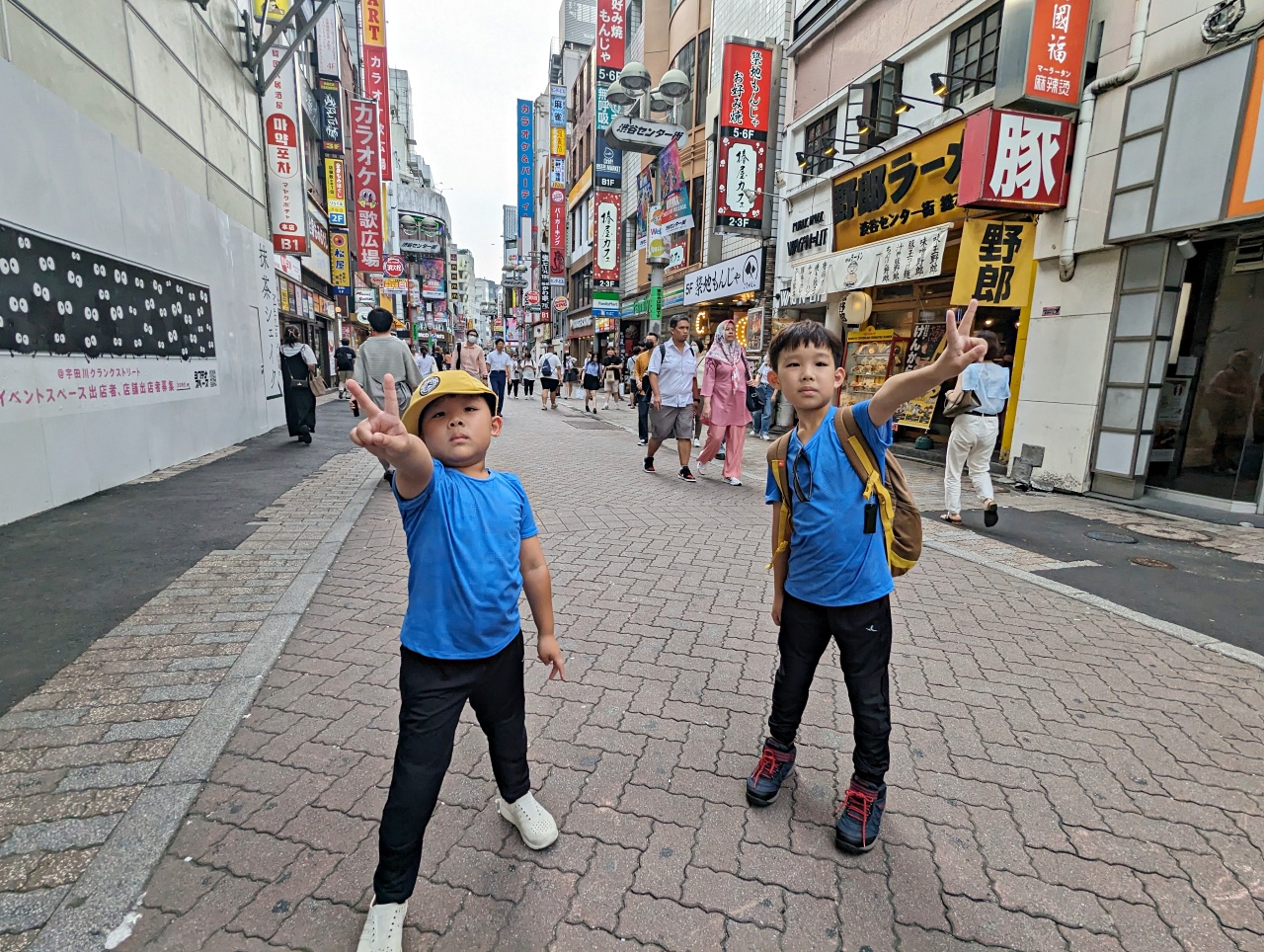 東京涉谷美食，一蘭拉麵涉谷西班牙坂店，親子友善Ｘ自動點餐，帶孩子的快速晚餐選擇