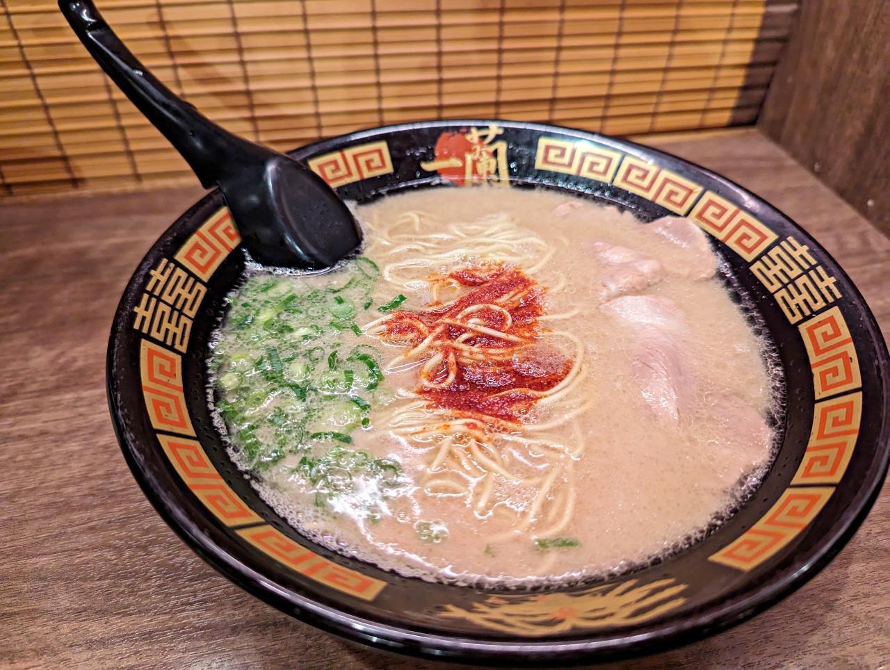 東京涉谷美食，一蘭拉麵涉谷西班牙坂店，親子友善Ｘ自動點餐，帶孩子的快速晚餐選擇