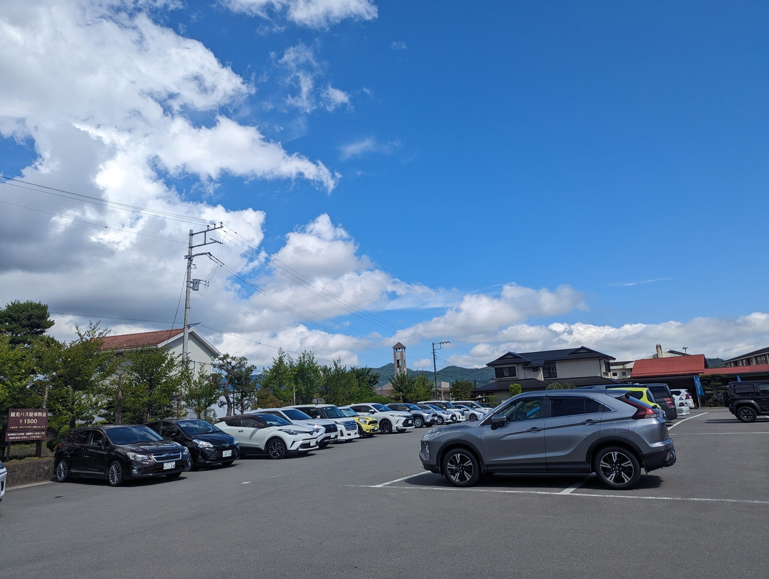 山梨縣河口湖必去景點，忍野八海一日遊，富士山腳下的清澈湧泉秘境＋現烤香Q草餅，分享交通與停留時間