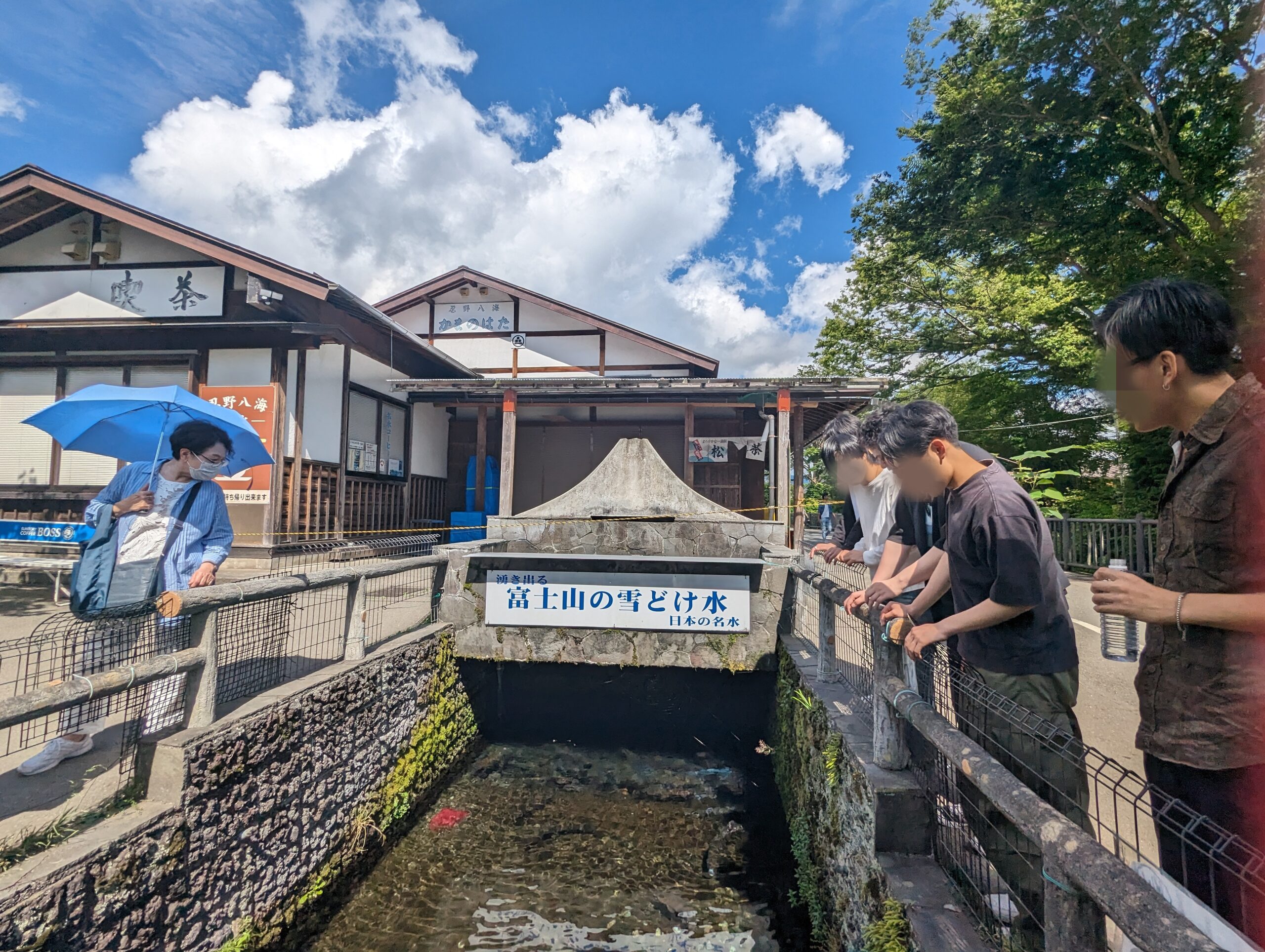 山梨縣河口湖必去景點，忍野八海一日遊，富士山腳下的清澈湧泉秘境＋現烤香Q草餅，分享交通與停留時間
