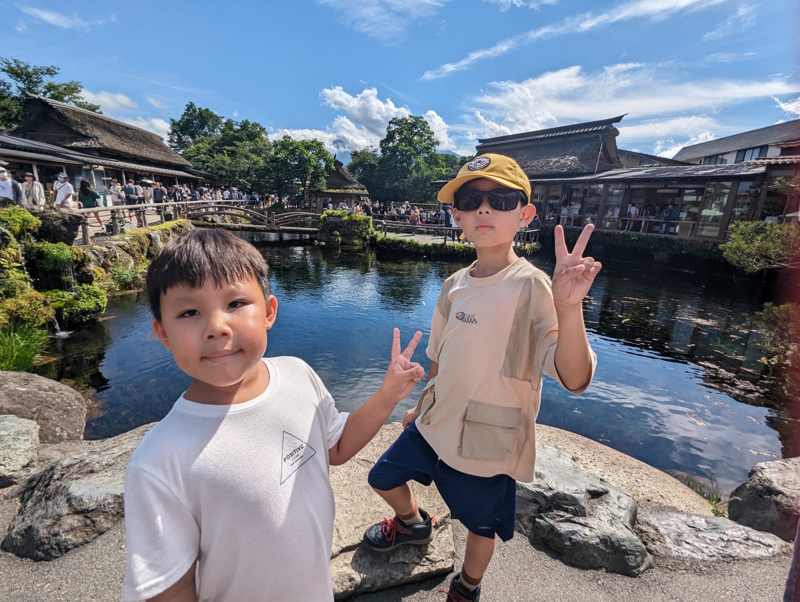 山梨縣河口湖必去景點，忍野八海一日遊，富士山腳下的清澈湧泉秘境＋現烤香Q草餅，分享交通與停留時間