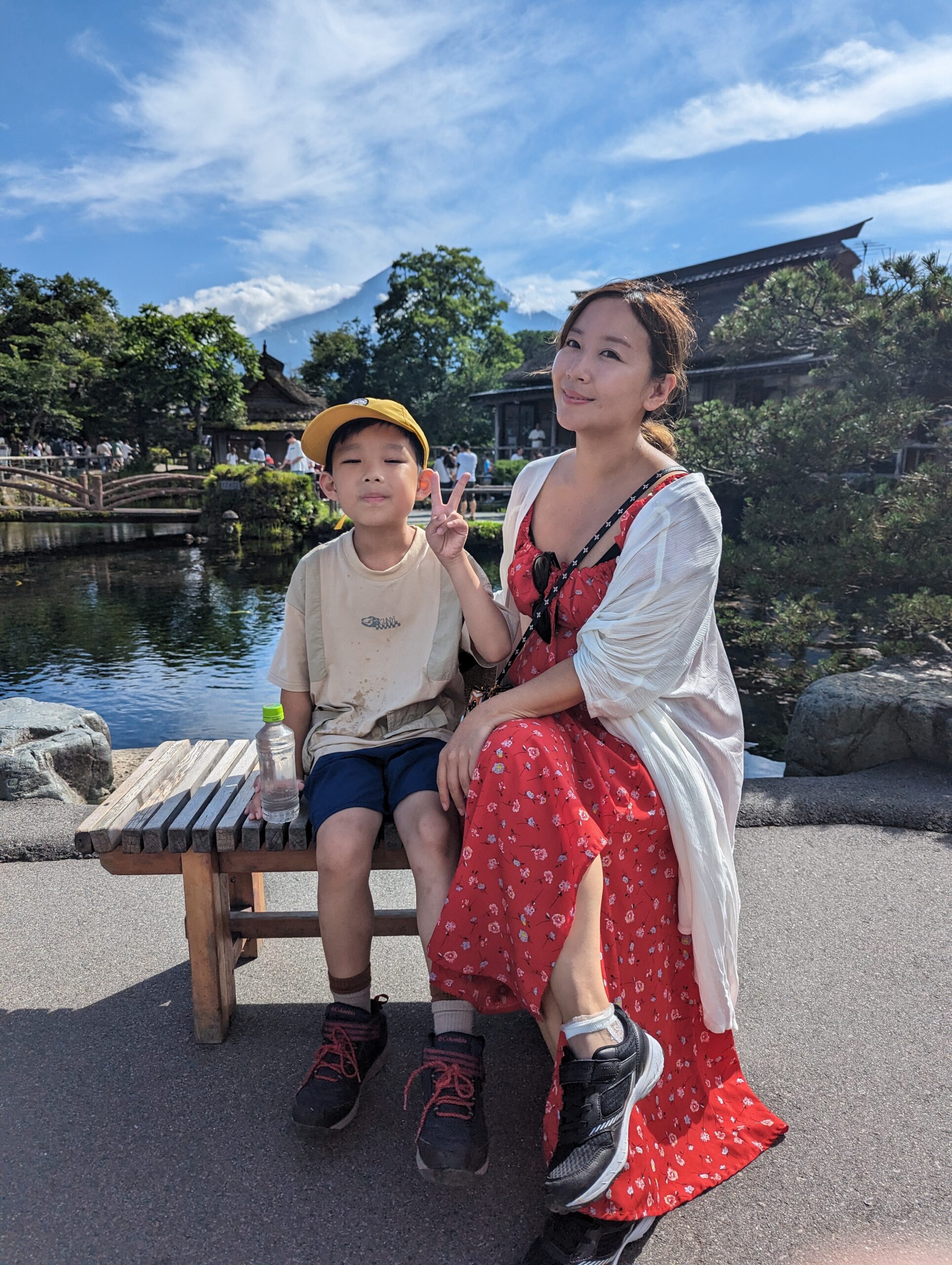 山梨縣河口湖必去景點，忍野八海一日遊，富士山腳下的清澈湧泉秘境＋現烤香Q草餅，分享交通與停留時間