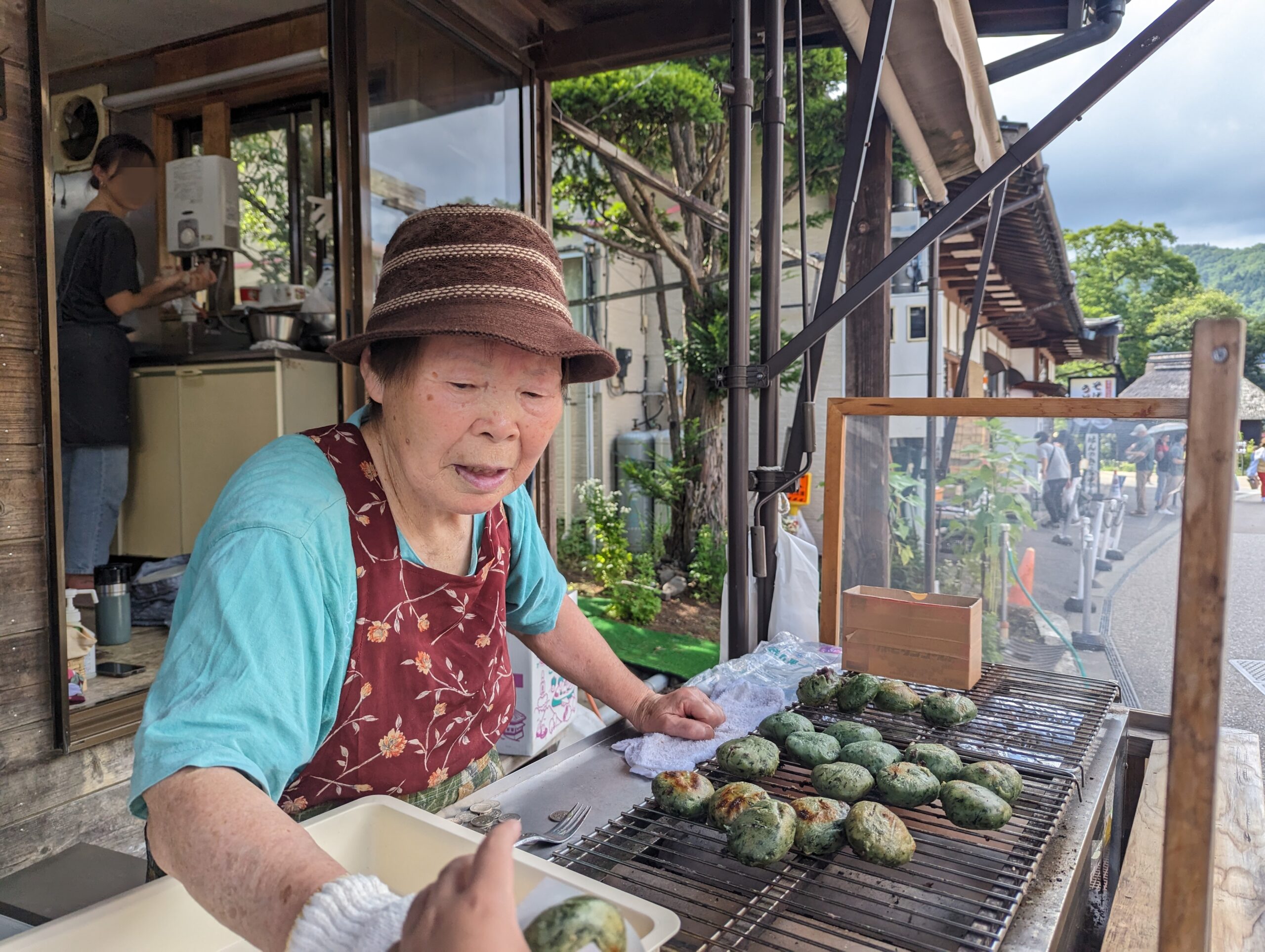 山梨縣河口湖必去景點，忍野八海一日遊，富士山腳下的清澈湧泉秘境＋現烤香Q草餅，分享交通與停留時間