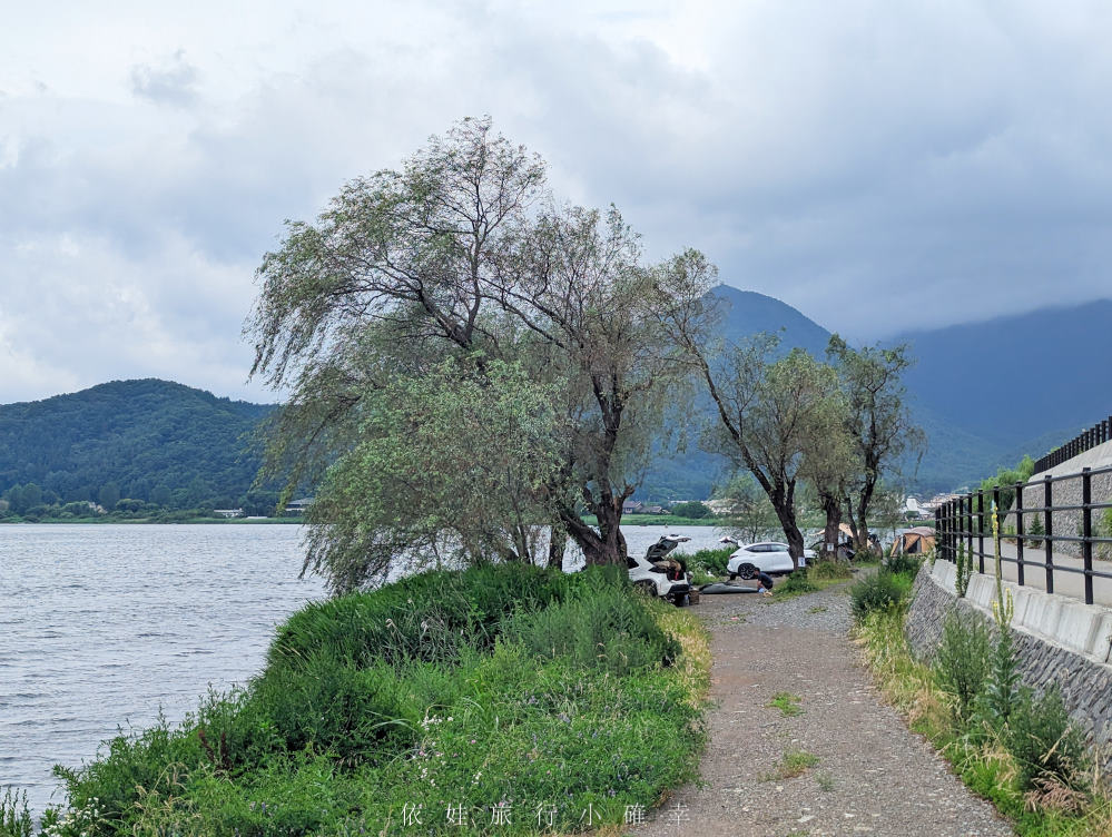 河口湖包棟民宿住宿，夢見河口湖小木屋/露營房中就能看到富士山，youtuber推薦可以走到湖邊看逆富士