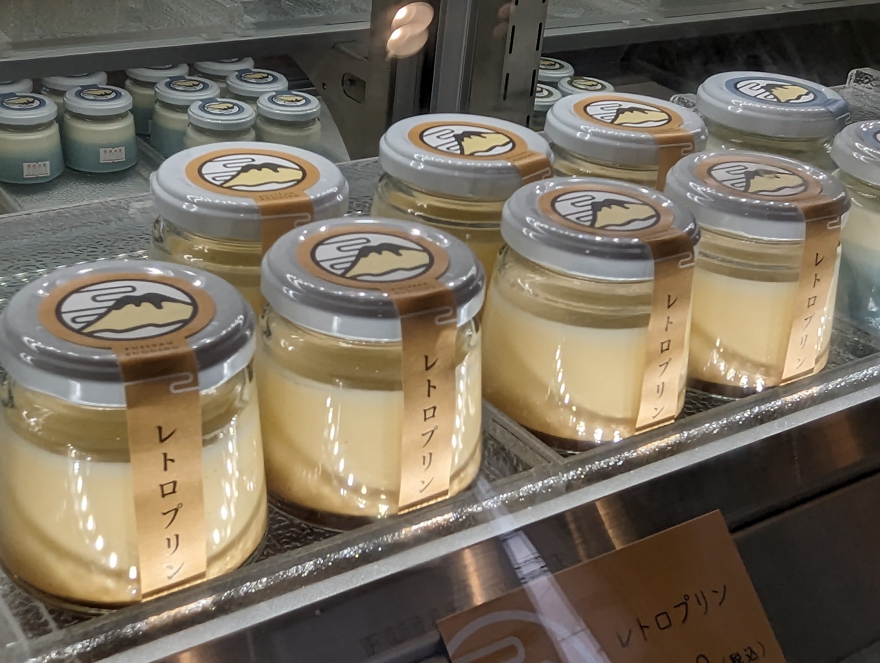 河口湖網美伴手禮，藍色富士山吐司FUJISAN SHOKUPAN＆布丁開箱，這家麵包店也太猛了～
