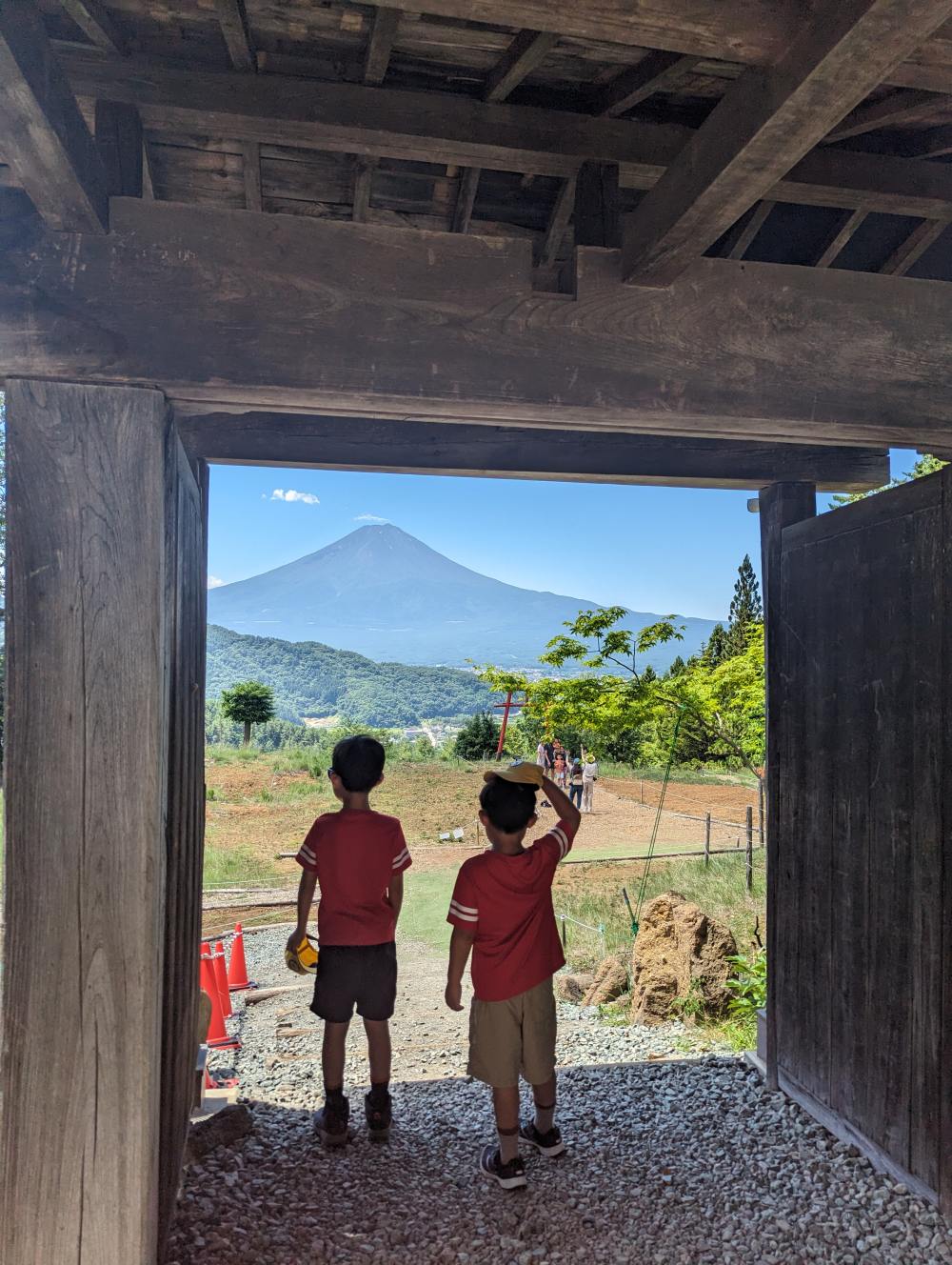 河口湖必去景點，參拜河口淺間神社遙拜所，網美最愛拍富士山的天空鳥居就在這