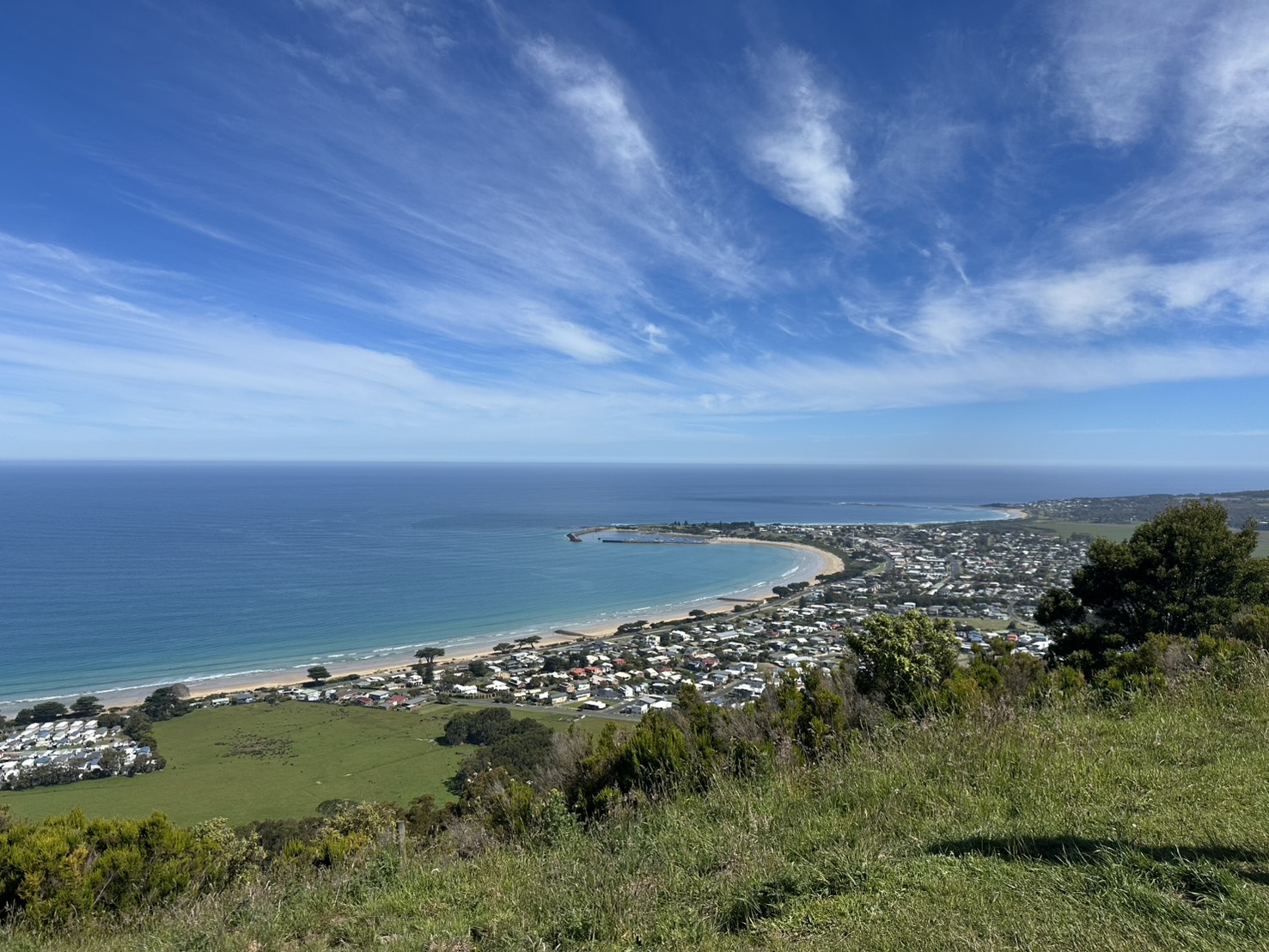 澳洲包車自由行95折爽玩墨爾本、雪梨、布里斯本，推薦里澳旅遊中文司機好溝通費用還可以打折，客製化行程暢遊秘境，還是豪華 Mercedes-Benz接送