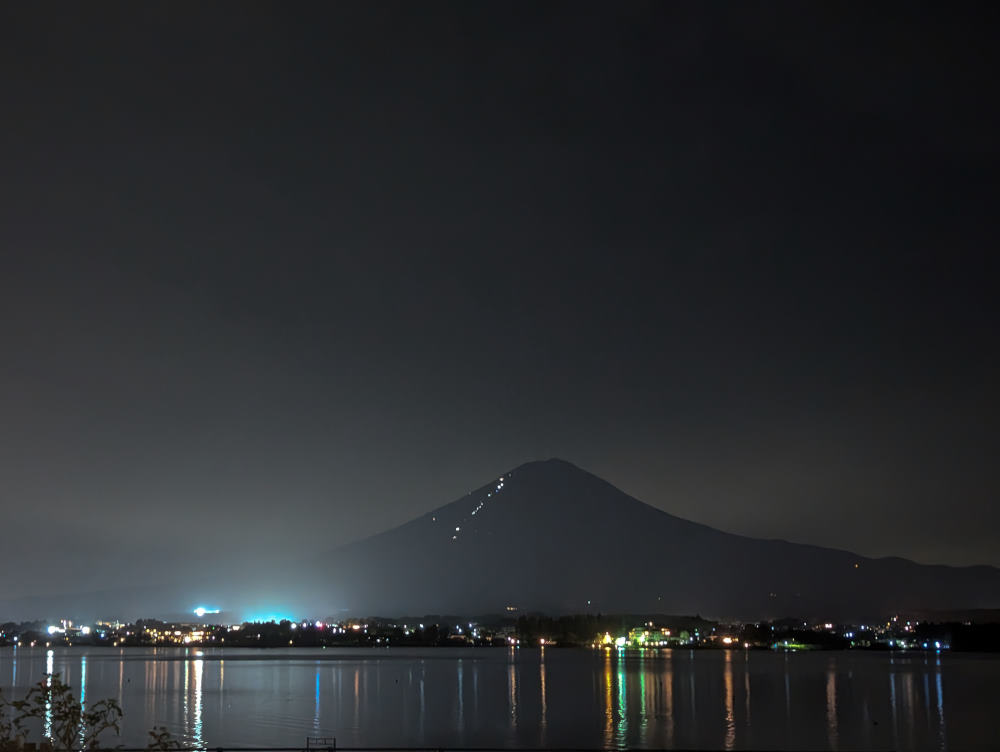 河口湖包棟民宿住宿，夢見河口湖小木屋/露營房中就能看到富士山，youtuber推薦可以走到湖邊看逆富士