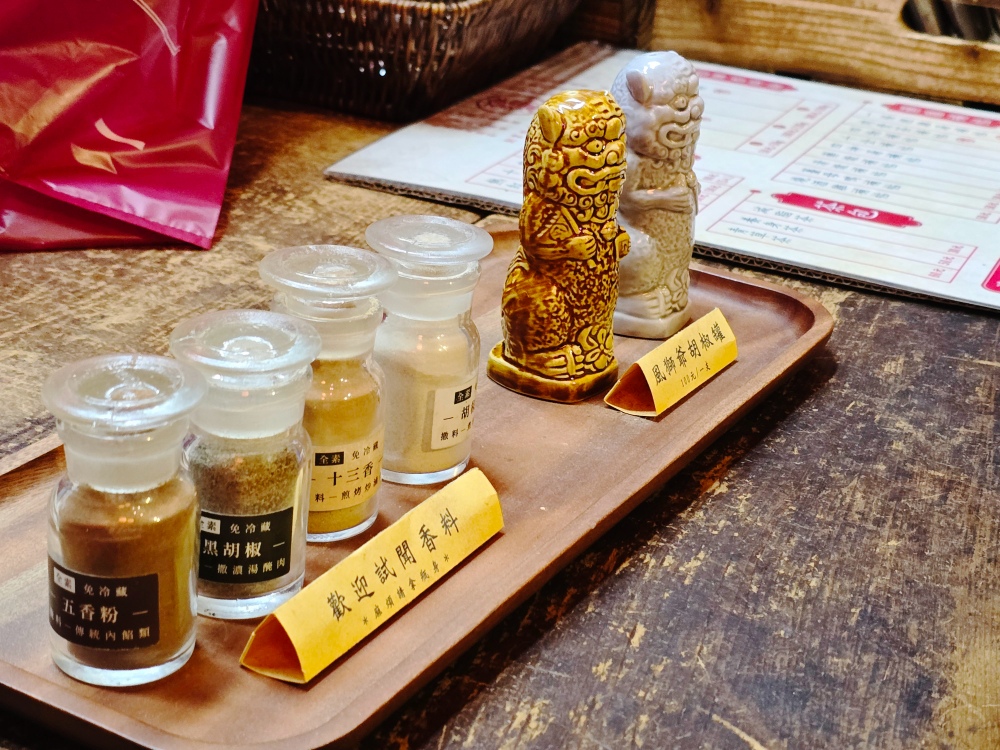 金門百年老店 「存德藥房」，伴手禮推薦必買純正招牌萬用小滷包、現磨超香胡椒粉！買太多還可宅配～