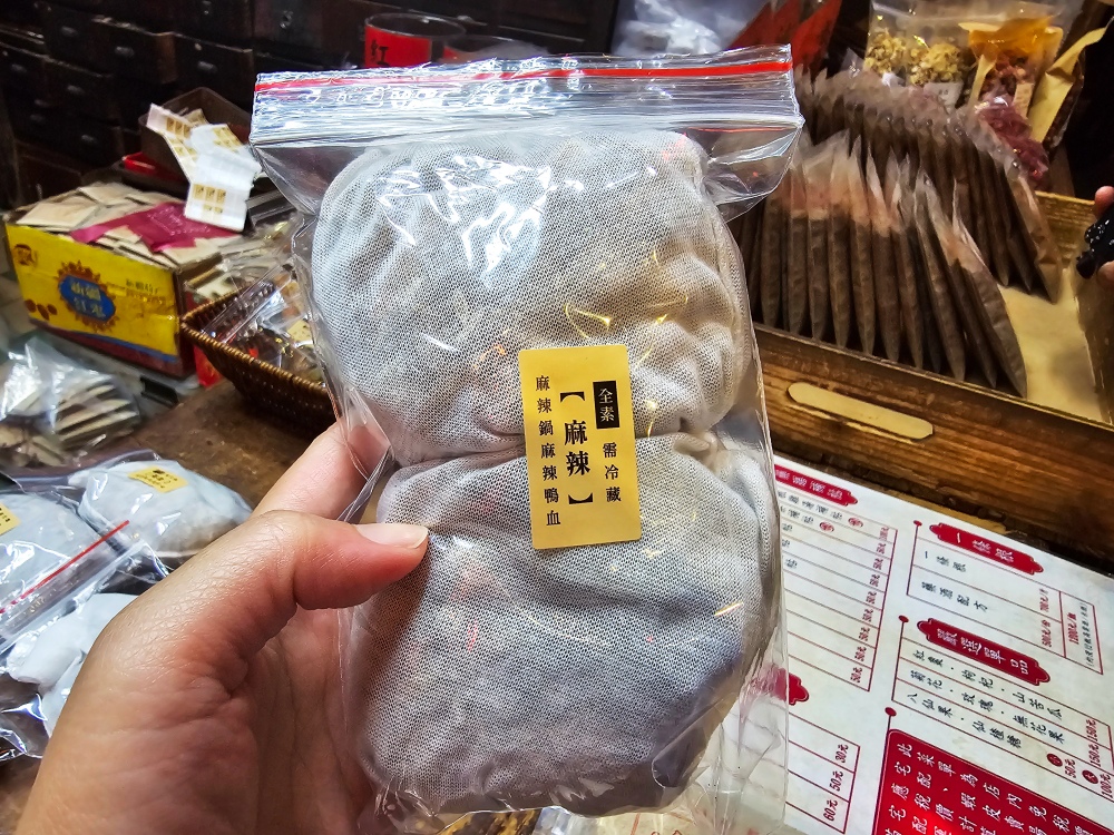 金門百年老店 「存德藥房」，伴手禮推薦必買純正招牌萬用小滷包、現磨超香胡椒粉！買太多還可宅配～