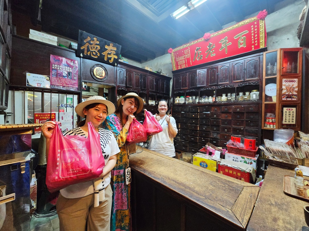 金門百年老店 「存德藥房」，伴手禮推薦必買純正招牌萬用小滷包、現磨超香胡椒粉！買太多還可宅配～