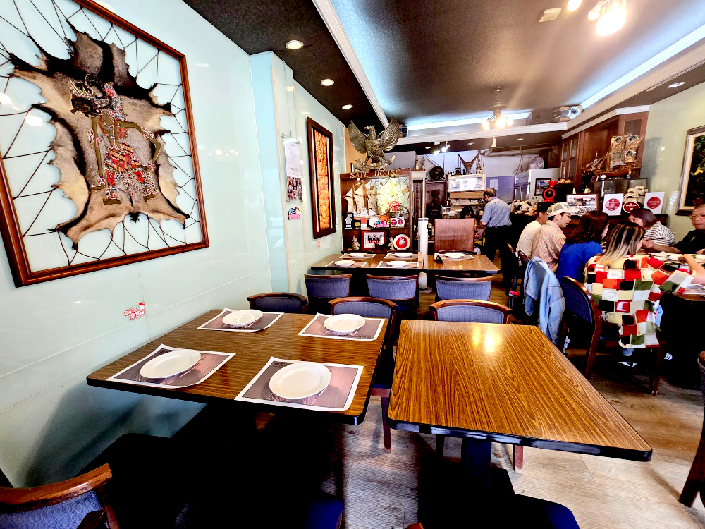 大安區美食推薦 ｜ 米其林必比登推薦印尼餐廳「磐石坊」六張犁站樂利路上，咖哩巴東牛肉、爪哇蜂巢炸雞、沙嗲必點，印尼華僑經營口味超道地～