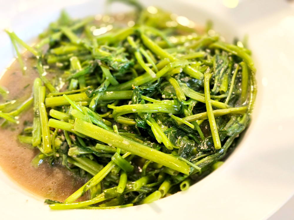 大安區美食推薦 ｜ 米其林必比登推薦印尼餐廳「磐石坊」六張犁站樂利路上，咖哩巴東牛肉、爪哇蜂巢炸雞、沙嗲必點，印尼華僑經營口味超道地～