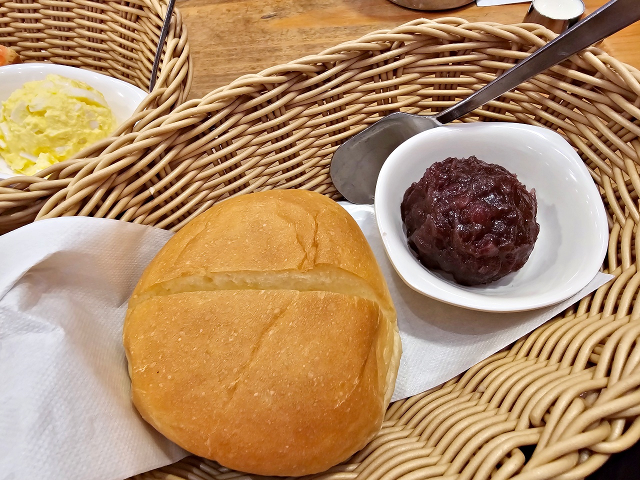 福岡早餐推薦客美多咖啡天神南店Komeda’s Coffee，點咖啡送吐司超級划算耶!