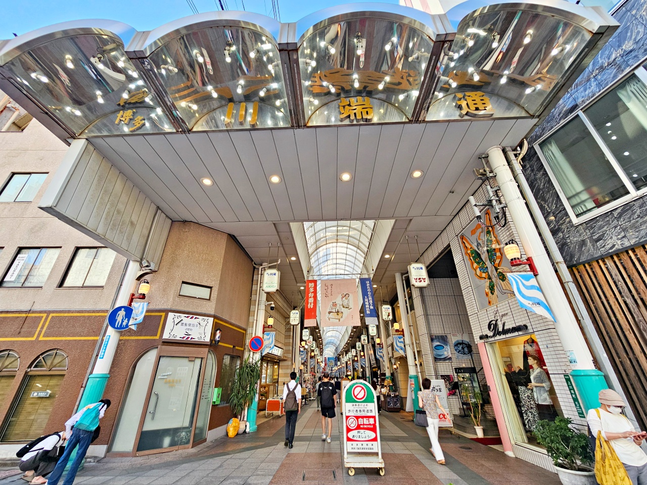 福岡博多逛街購物推薦，川端通商店街品嘗明月堂甜點、在地水炊鍋（雞肉鍋）