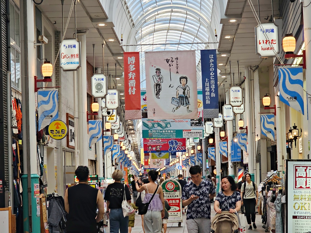 福岡博多逛街購物推薦，川端通商店街品嘗明月堂甜點、在地水炊鍋（雞肉鍋）