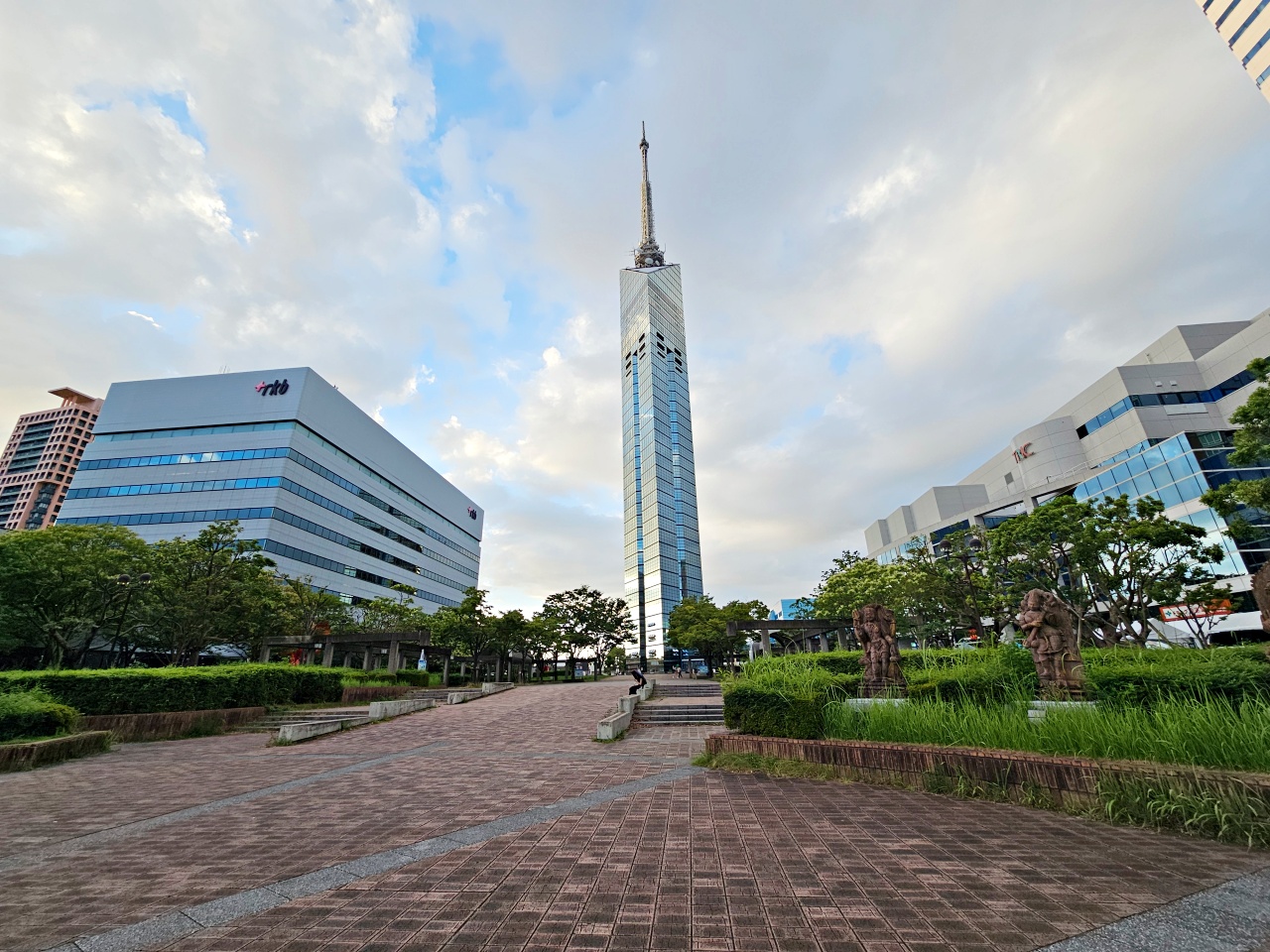 福岡景點推薦，福岡塔登上日本最高的海濱塔，門票優惠、交通、週邊景點推薦